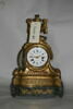 Pendule surmontée d'un vase, image 3/5