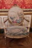 Fauteuil couvert en tapisserie de Beauvais, d'un ensemble de dix (OA 6657 à OA 6666), image 1/2