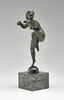 Statuette : faunesse debout sur un pied et dansant; pastiche néo-antique, image 3/4