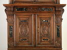 Armoire à deux corps et à décor de plaques de marbre, image 3/11
