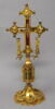 Croix-reliquaire à base polylobée, orné de figures d'applique, image 1/5