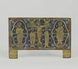 Plaque de châsse : Crucifixion entre saint Pierre et un autre saint, image 1/2