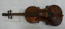 Violon aux armes du duc de Lorraine et de sa femme, image 1/2