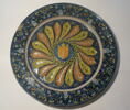 Plat en faïence, image 1/2