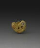 Netsuke : Homme accroupi mangeant des prunes (?), image 2/3