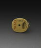 Netsuke : enfant assis (karako) sur un tambour percé, image 2/3