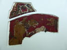 Deux fragments de samit à médaillons occupés par des dompteurs de fauve, image 2/3