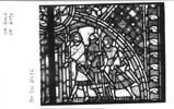 Vitrail, médaillon inférieur : scènes de l'histoire de saint Nicaise avec saint Nicaise et sainte Eutropie se dirigeant vers la cathédrale de Reims, arrivée des Vandales, martyre de saint Nicaise, image 14/17