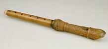 Flûte à bec alto en bois sculpté, image 1/3