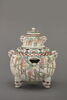 Chojiburo : brûle-parfums en porcelaine de Satsuma, à décor polychrome sur fond blanc, image 2/5