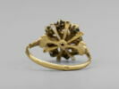 Bague en or avec émeraude entourée de huit petites opales, image 4/4