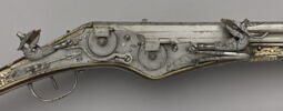 Pistolet à décor incrusté de scènes de chasse, image 2/9