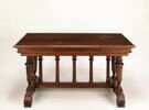 Table à quatre pieds, image 1/9