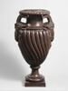 Paire de vases aux têtes de boucs, image 1/4