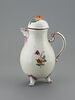 Cafetière à décor de fleurs et fruits, modelé en léger relief et peint au naturel
vers 1770-1775
Du même ensemble, voir aussi le pot à sucre OA 11877, image 5/7