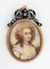 Médaillon ovale en or : portrait féminin, Lady Millebank (étiquette), image 1/2