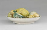Coupe ronde : fruits et des légumes en haut-relief et en trompe-l'oeil [Fruttiera Farcita], image 1/3