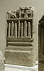stèle ; objet votif, image 1/3