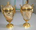 Paire d'urnes ou brûle-parfum (?), avec SN 913 1, image 5/5