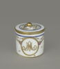 Pot à pommade, d'une paire (OA 9594 26 C), faiant partie du nécessaire de Marie-Antoinette, image 2/6