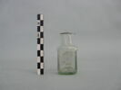 flacon carré, fragment, image 1/3
