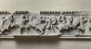 Frise du temple d'Artemis à Magnésie du Méandre, image 1/2