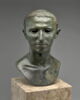 statue, image 2/5