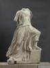 Femme drapée en course, image 5/8