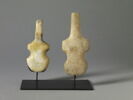 statuette, image 2/2