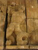 Tirage d’un relief représentant le dos d'un géant., image 2/2