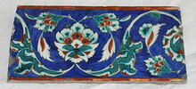 Carreau de bordure au rinceau de rumis et fleurs composites sur fond bleu, image 2/2