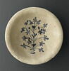 Coupe à l'arbuste fleuri, image 1/2