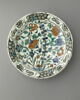 Plat aux jacinthes, oeillets et tulipes accompagnées d'une tige de fleurettes bleues, image 1/4