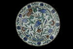 Plat au bouquet de tulipes bleues et roses rouges enlacées, image 2/4