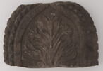 Fragment de stèle funéraire (partie supérieure), image 1/2