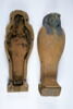 Cercueil miniature contenant une pseudo-momie d'Osiris, trois figurines de fils d'Horus et une boule magique ou scarabée, image 1/8