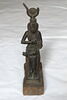 figurine d'Isis allaitant, image 2/5