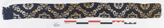 bande décorative d'habillement ; fragment, image 1/2
