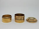 Boîte cylindrique se dévissant en deux parties, du nécessaire, image 3/3
