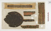 bande de poignet ; bande décorative d'habillement ; décor de textile ; fragment, image 1/2