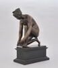 Statuette : femme à la toilette dite la Tireuse d'épine, image 1/5