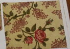 Fragment à fond crème orné de roses, image 1/5