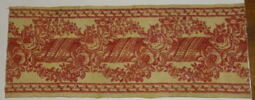 Fragment fond crème décoré d'une colonne, une guirlande de fleurs, image 1/5