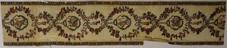 Bande à fond blanc décorée de rubans violacés en cercles, image 1/5